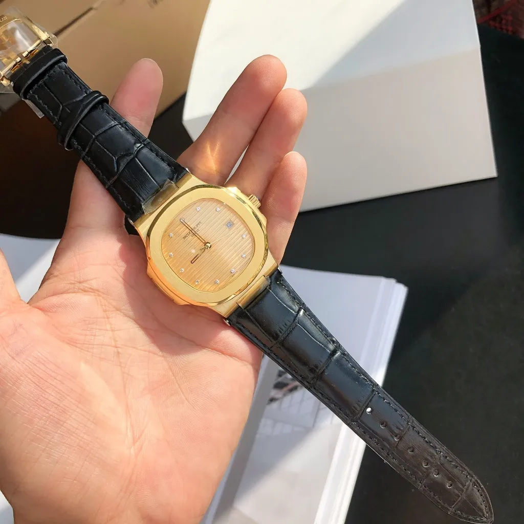 【Foreign trade import】💰2800! Patek Philippe's "Nautilus" Citizen movement comes with new feedback [Movement] Paired with GD's focus on the new Citizen 8215 movement imported from Japan, it inherits Citizen's high-quality, stable and cost-effective advantages, 0️⃣ worries about repairs [Case] 316L stainless steel case CNC technology restores the original shell shape and curvature one to one, pursuing the original 0️⃣ gap [Bracelet] Using 316 stainless steel custom-grade ergonomic bracelet [Dial] Adhering to the fineness of the big manufacturers, we strictly pursue the gap between the text lines, the thickness of the scales, and the luminous color, and strive to synchronize the 0️⃣ gap with the genuine ones ⚠️ Please look for the exclusive quality of GD products